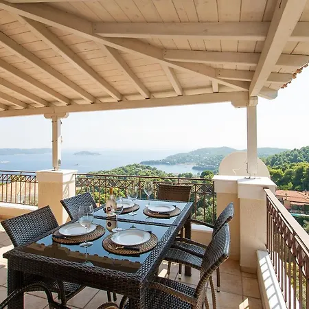 Sunny Villa *