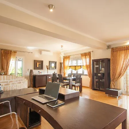 Sunny Villa Skiathos Town