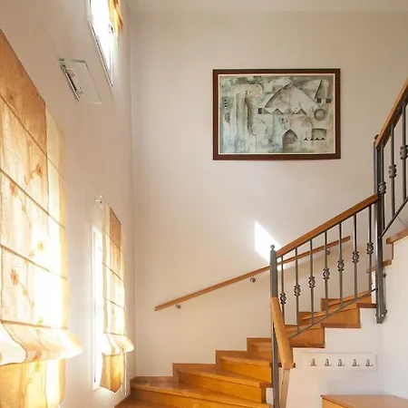 Sunny Villa *